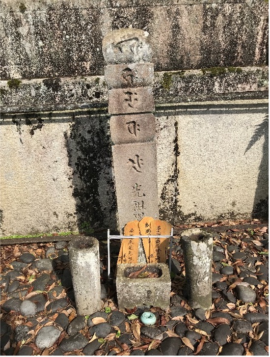 Image of a Japanese headstone