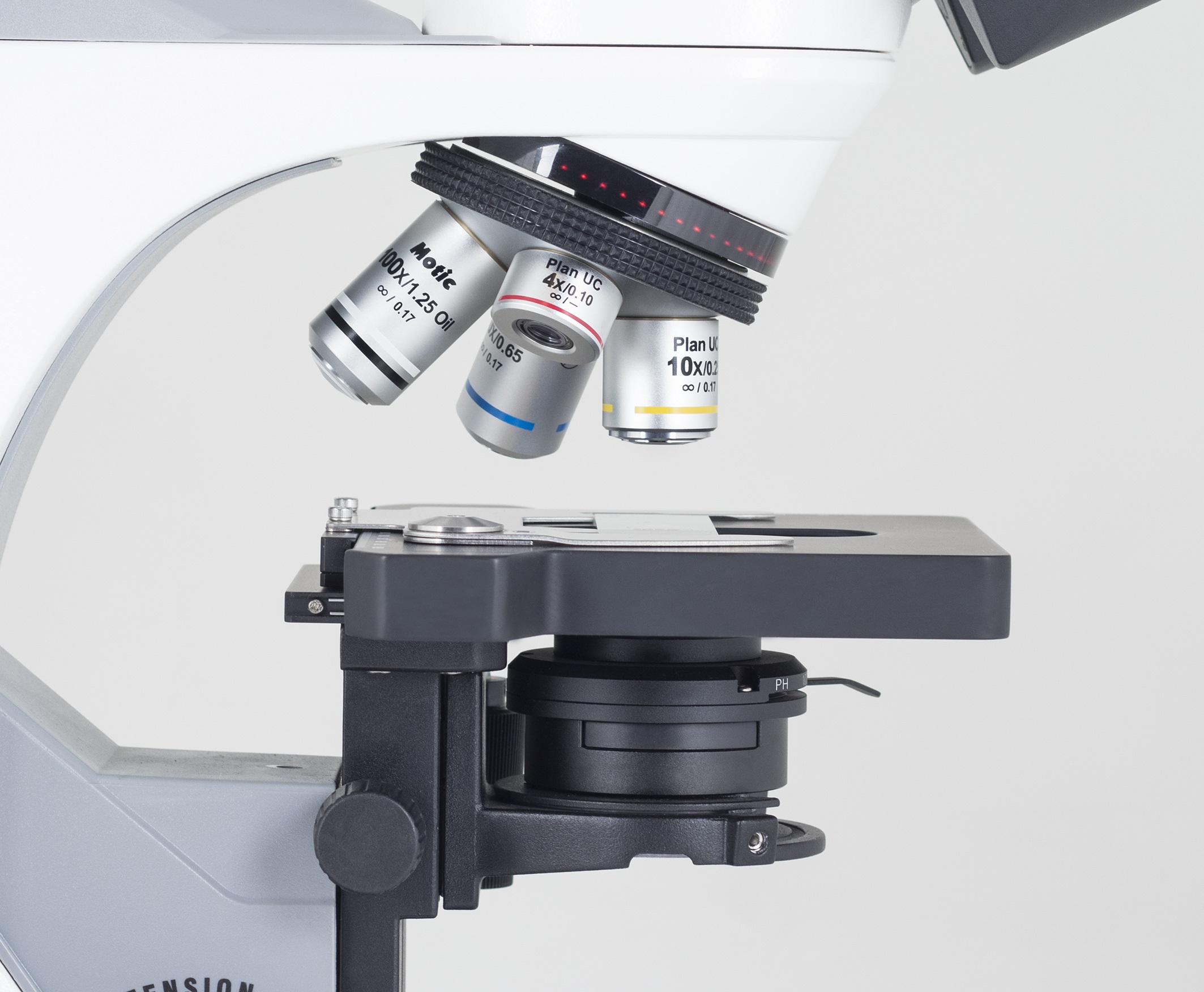 Motic Panthera E2 compound light microscope showing objective lenses.