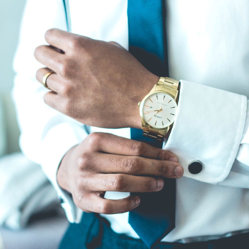 well dressed torso adjusting cufflink