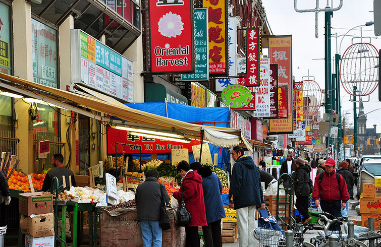 Image: "Chinatown toronto spadina avenue" by chensiyuan - chensiyuan. Licensed under GFDL via Wikimedia Commons.
