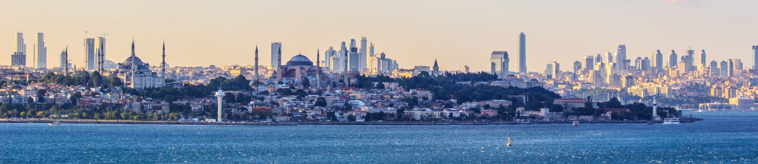 Istanbul_panorama_and_skyline