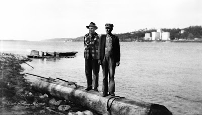 Julius Kirmse and Leonard Hacker on a broken wooden mast