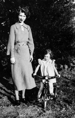 Mildred and Audrey Lee - c1936
