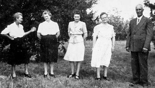Petersen Family Visitors - 1946