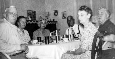 Petersen Sibs Eating Together - 1953