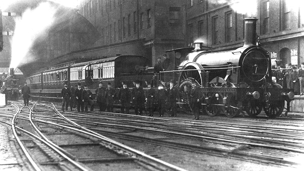A train at Paddington station in 1892.