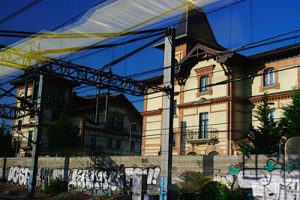 In Madrid, cables for internet, telephony, and television run alongside the train tracks.