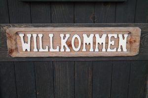 Willkommen sign